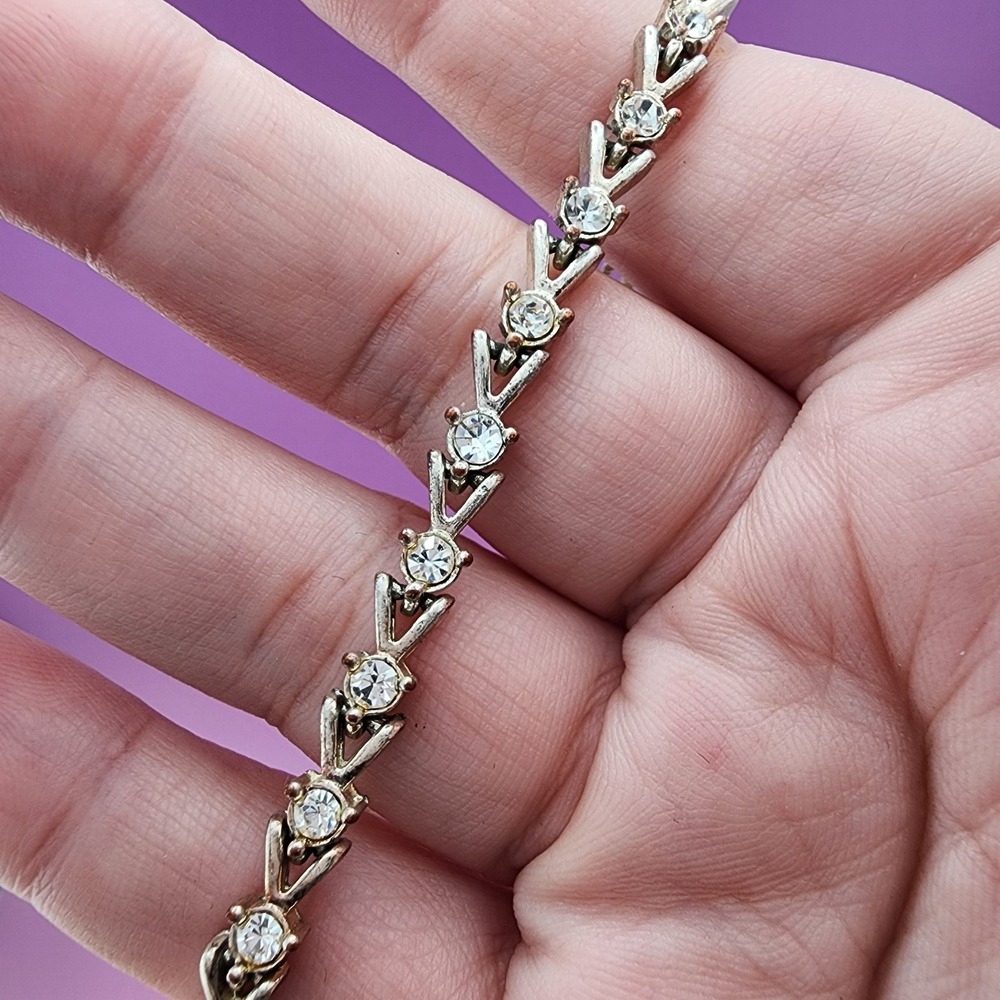 Avon Clear Rhinestone Tennis Bracelet Silver Tone V Link Vintage Glam Jewelry